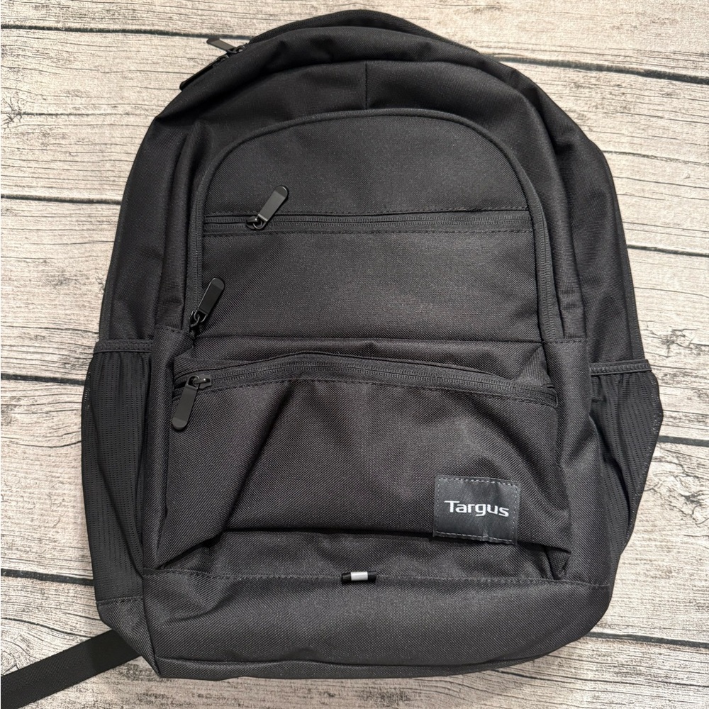 NWT! Targus backpack black color, multiple compartments, zipper, padded back